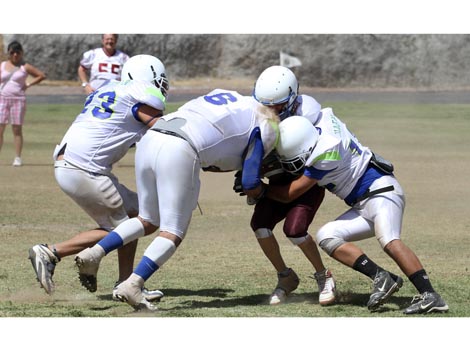 Fue un partido que por momentos se les complicó a los locales, quienes se fueron al frente con par de anotaciones en series consecutivas.