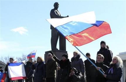 Rusos celebran la integración de Crimea a su país