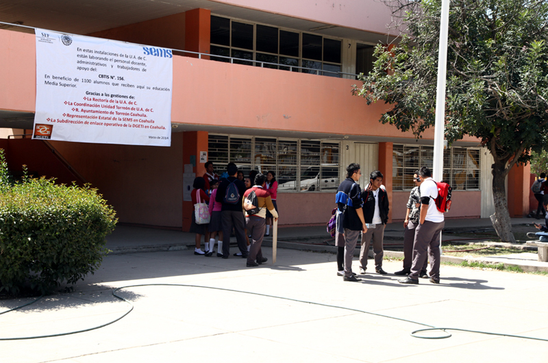 Los estudiantes del CBTIS toman clases en la UAdeC.