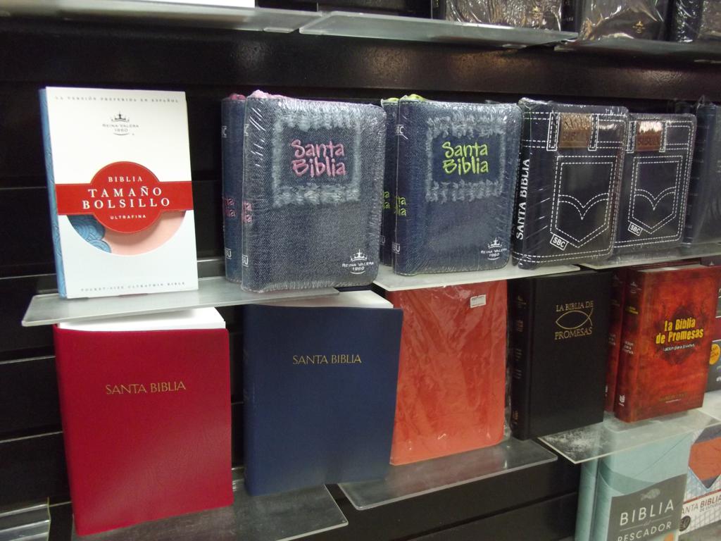 La Santa Biblia, versión de la Reina Valera, entra las más vendidas de las ediciones de La Palabra.