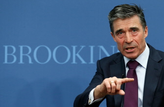 Anders Fogh Rasmussen, secretario general de la OTAN, durante su intervención hoy ante el Brookings Institution en Washington