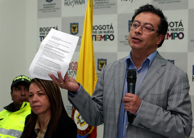 El destituido alcalde de la capital colombiana, Gustavo Petro, durante la inauguración de la Casa de la Justicia hoy en Bogotá 