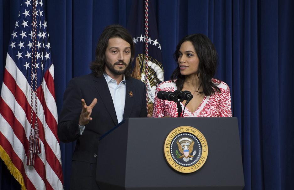 Diego etsuvo acompañadoo de la actriz Rosario Dawson.