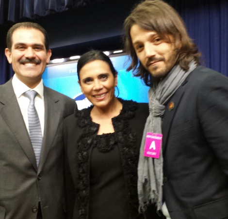 El gobernador de Sonora, y sus esposa, Iveth Dagnino, acompañados del Diego Luna.