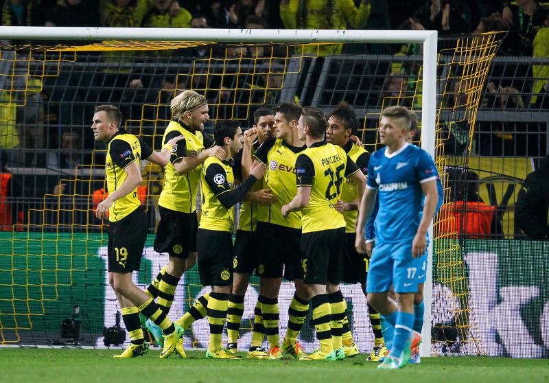 Jugadores del Dortmund celebran 