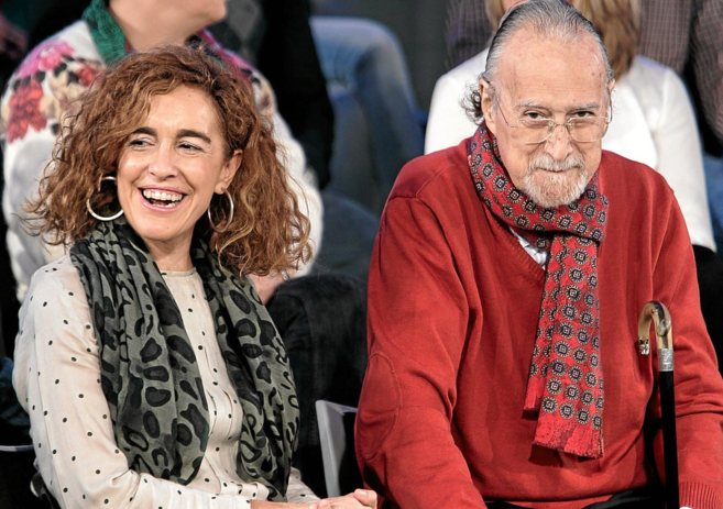 Iñaki Azkuna (d), en un acto reciente con una concejala del ayuntamiento de Bilbao