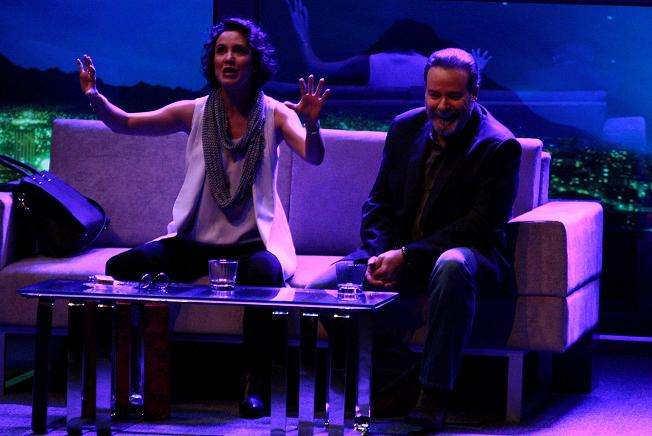 Los protagonistas de la puesta en escena son César Évora y Verónica Merchant.