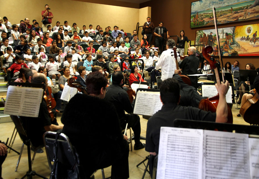 Camerata de Coahuila ofreció el primer de sus 20 conciertos del programa "20x20" en las instalaciones del Museo del Algodón de Torreón. 