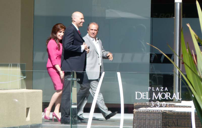 La alcaldesa Bárbara Botello llegó con Ignacio Noriega.