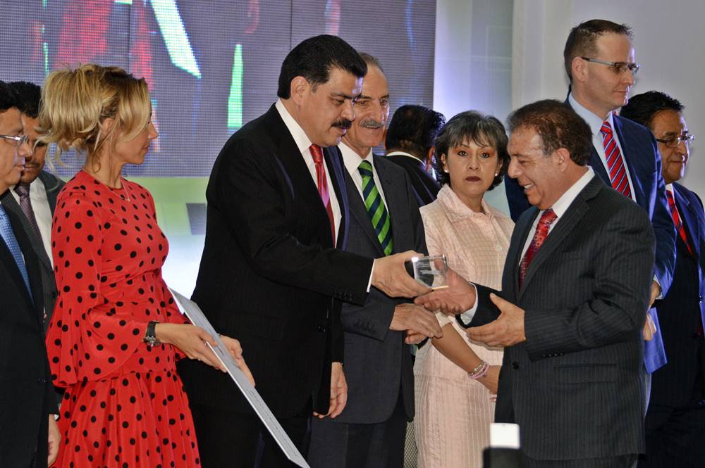 Permite a la población usar servicios del subsistema.