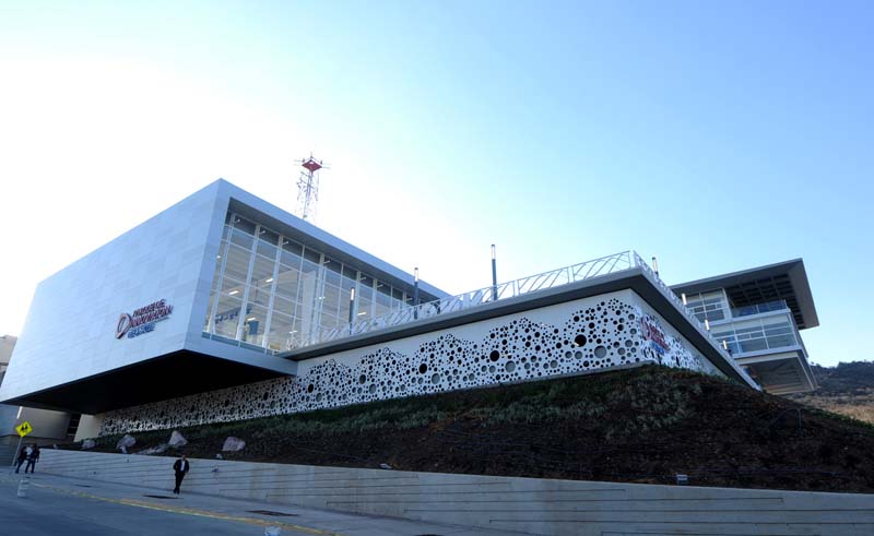  Los representantes del Gobierno municipal de León, Bárbara Botello, y del estado, Miguel Márquez acudieron a la inauguración del Parque de Innovación