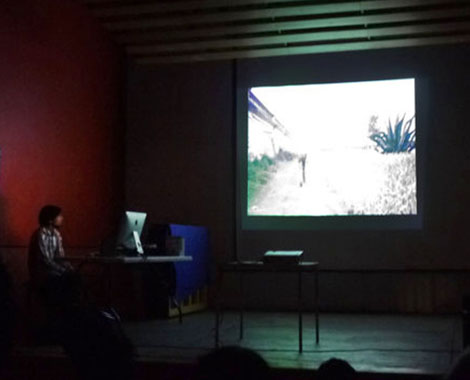 Víctor Lara es el director del documental. 