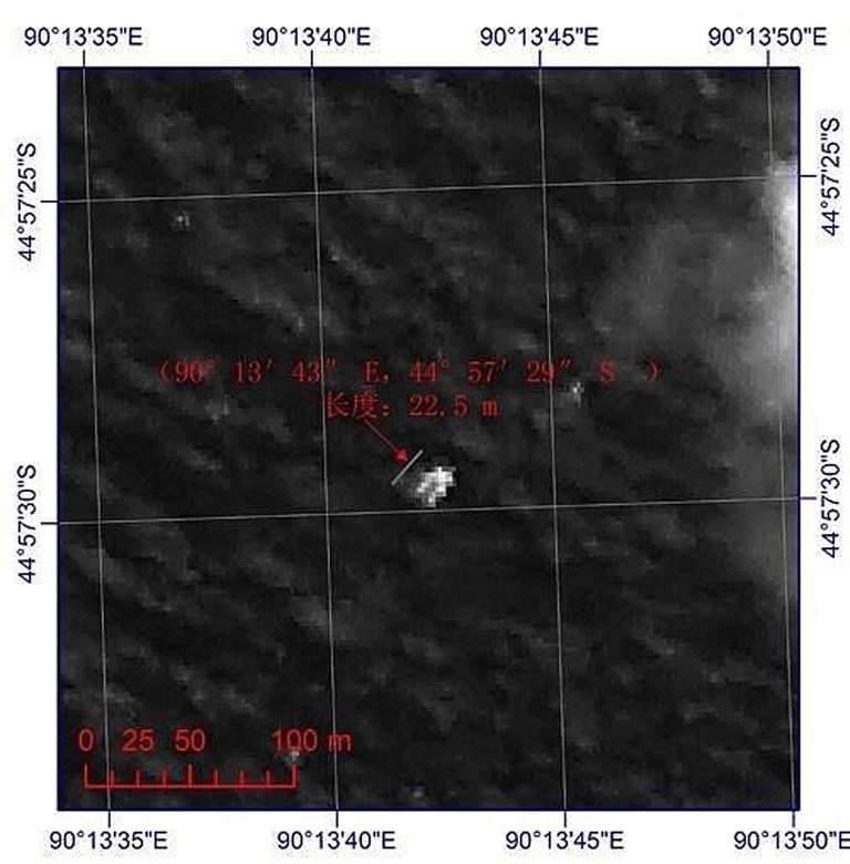 Foto difundida por CCTV  que muestra un objeto flotante  en el Océano Índico y que podría estar relacionado con el  vuelo MH370 de Malaysia Airlines.