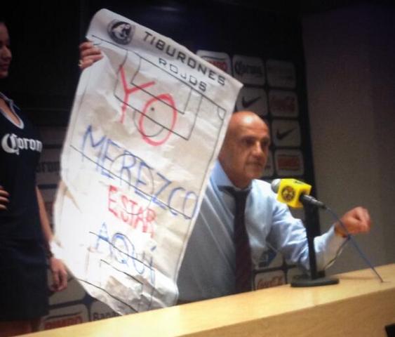José Luis Sánchez Solá motivó a sus jugadores con una cartulina