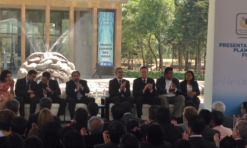 Mancera y miembros de su gabinete durante la presentación del Plan Agua para el Futuro