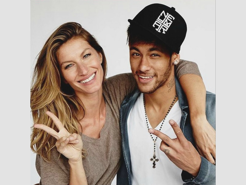 La modelo y el futbolista posaron para el fotógrafo peruano Mario Testino en Barcelona.