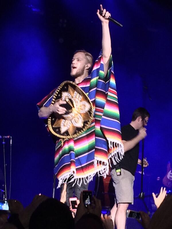 ¡Viva México, cabrones!, exclamó Reynolds. 