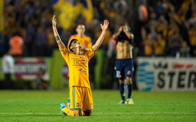 Alan Pulido, delantero de los Tigres