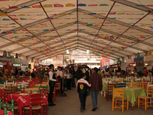 En la nueva plaza y el jardín Cuitláhuac de la delegación Iztapalapa se concentran 30 restauranteros y 24 artesanos de la región.