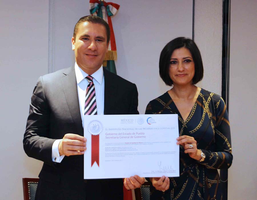 Recibe gobernador Certificado del Modelo de Equidad de Género, otorgado por Inmujer.