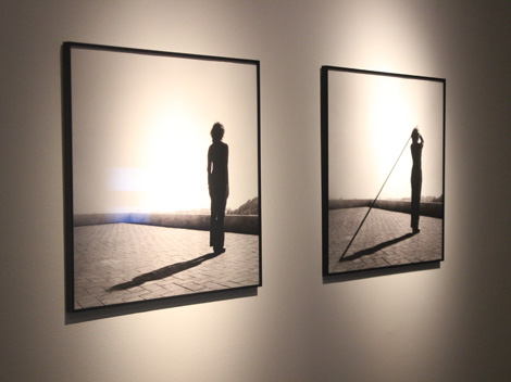 Fotografía, escultura, dibujo, performance e instalaciones, complementan la exposición. 