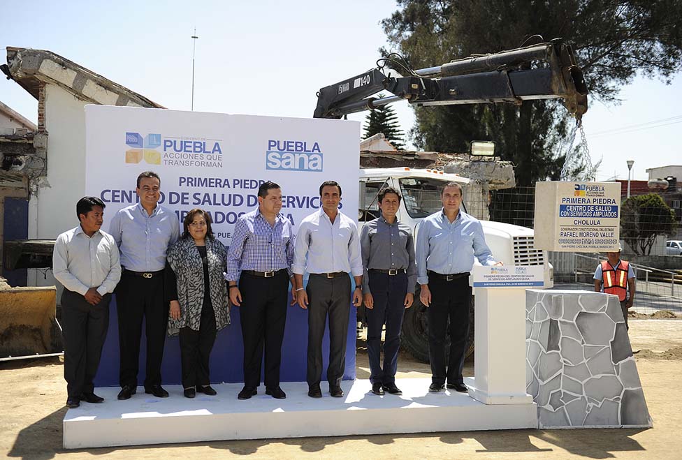 Funcionarios colocan la primera piedra en el CESSA.