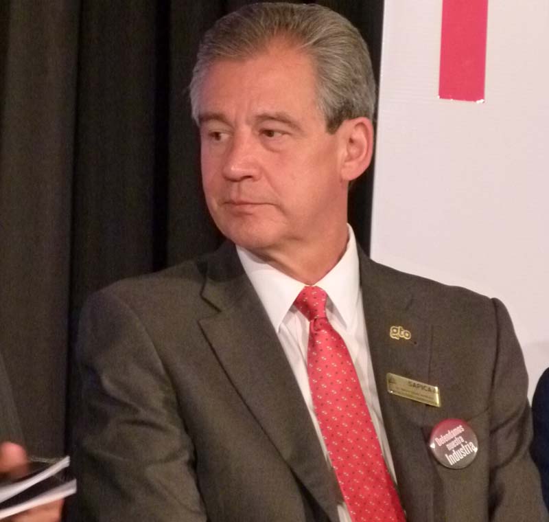 Héctor López Santillana.