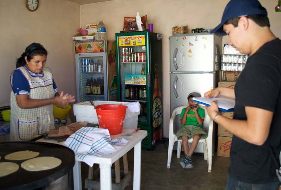 Médicos recorren juntas auxiliares y colonias de Cuautlancingo para obtener diagnóstico.