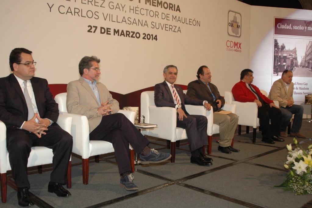 La presentación del libro de Rafael Pérez Gay, Héctor de Mauleón y Carlos Villasana se llevó a cabo en el Museo de la Ciudad de México.