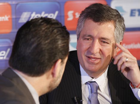 Confiado y seguro. Jorge Vergara erradicará las barras en el Omnilife.