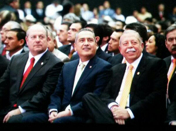 El diputado Manlio Fabio Beltrones se encuentra en el evento acompañado del gobernador Egidio Torre Cantú.
