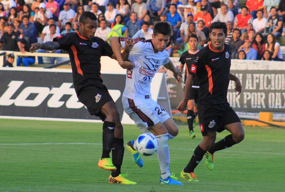 Lobos empató a dos goles con Alebrijes.