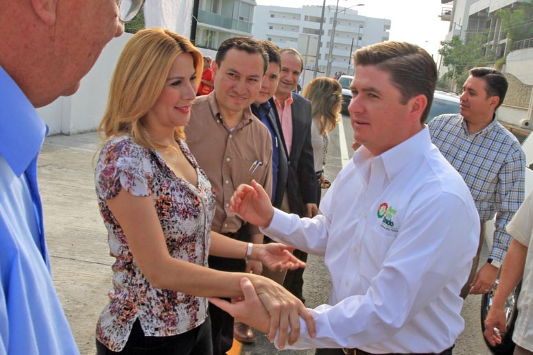 Rodrigo Medina y Arellanes Cervantes durante un evento oficial en 2013. 