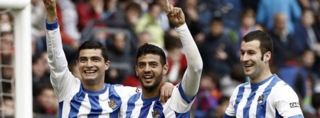 Chory Castro y Vela festejan el gol 