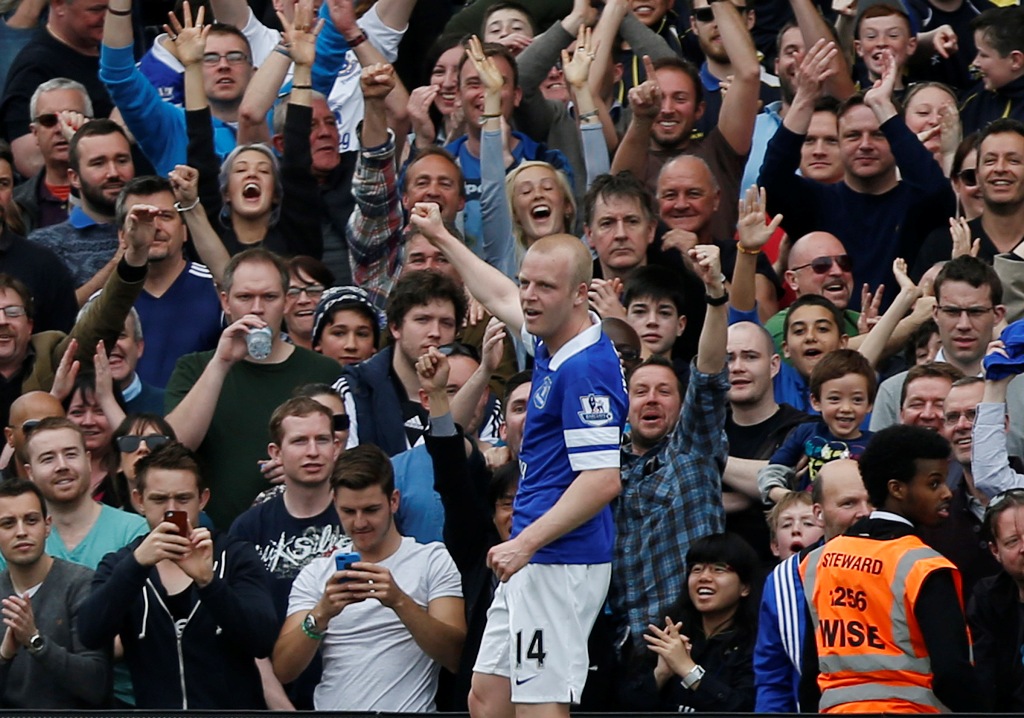 Steven Naismith celebra su anotación