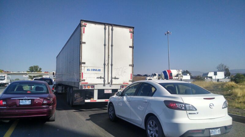 Bloqueo en carretera silao