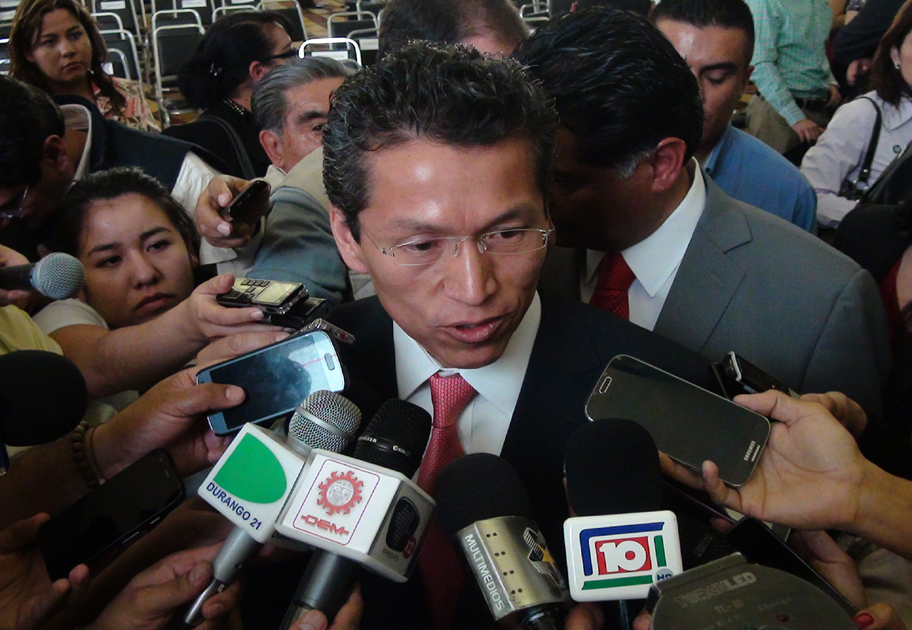 El funcionario impartió una conferencia sobre el tema en Durango capital.