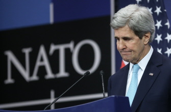 Kerry en la conferencia de prensa hoy en el cuartel general de la OTAN en Bruselas