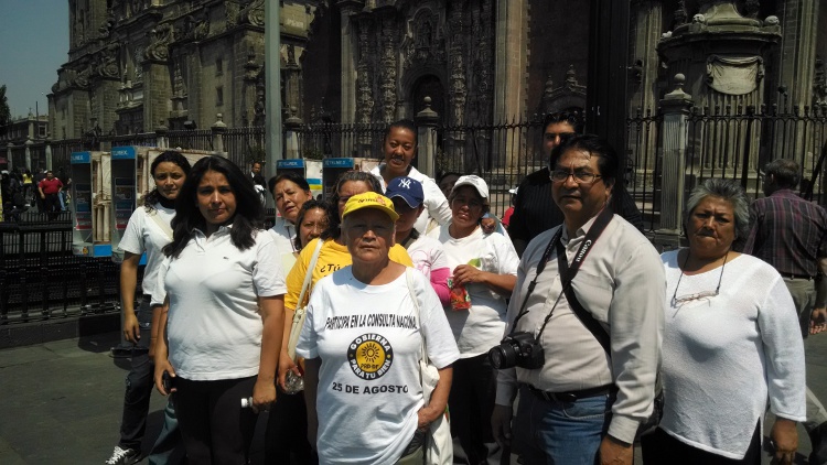 Los perredistas pedían una reunión con el secretario de Hacienda, Luis Videgaray.
