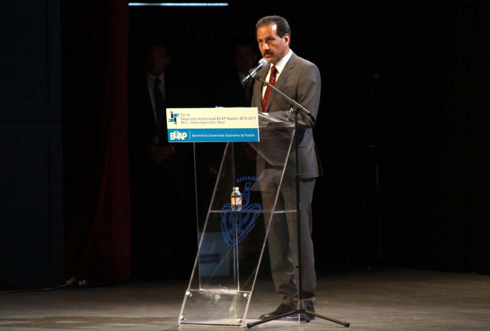 Alfonso Esparza, rector de la UAP, presentó su Plan de Desarrolllo Institucional.