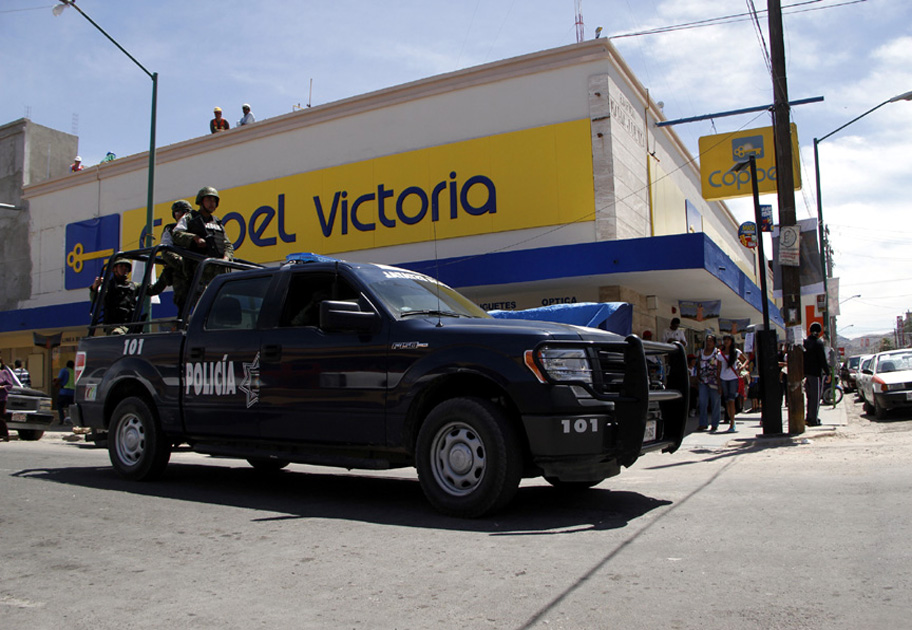 Policía Militar colabora con vigilancia en lo que integran la corporación municipal.