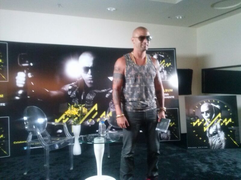 Wisin compartió su talento con 50 Cent, Pitbull, Chris Brown y Jennifet Lopez entre otros.