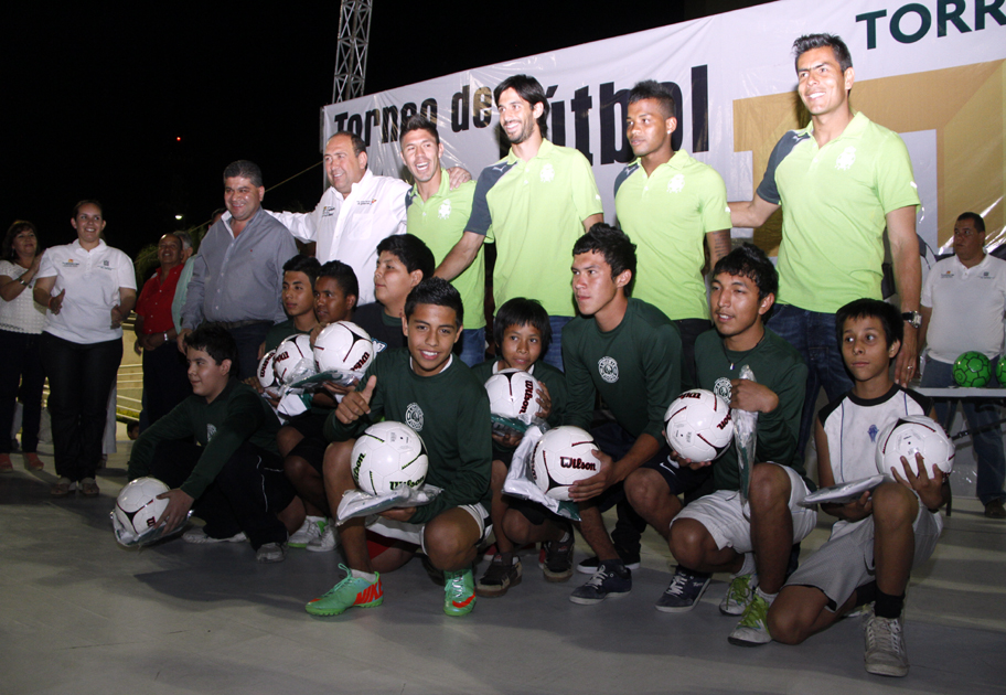 Jugadores de Santos Laguna estuvieron presentes en la premiación.