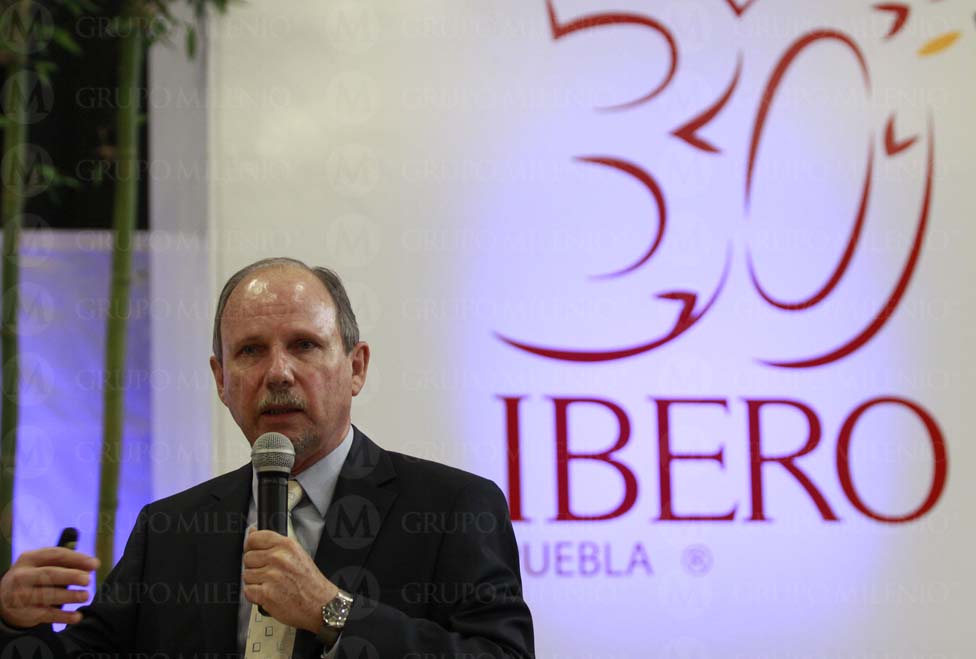 El vicepresidente de Relaciones Corporativas de VW, Thomas Karig, participó en una ponencia en el Tercer Congreso Negocios organizado por la UIA.