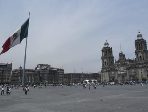 El Zócalo es uno de los espacios donde se puede acceder ya a internet gratuito, por dos horas, con smartphone, laptop o tablet, informó el jefe de Gob