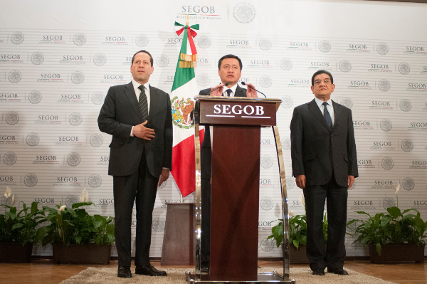 Eruviel Ávila, gobernador del Estado de México, y Miguel Ángel Osorio Chong, Secretario de Gobernación, y el recién nombrado secretario de Seguridad C