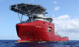 El barco australiano Ocean Shield, en tareas de búsqueda del avión en el océano Indico