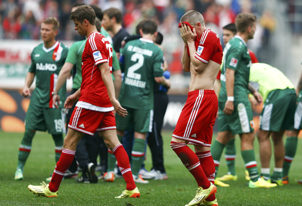 Bastian Schweinsteiger and Thomas Mueller al finalizar el partido 