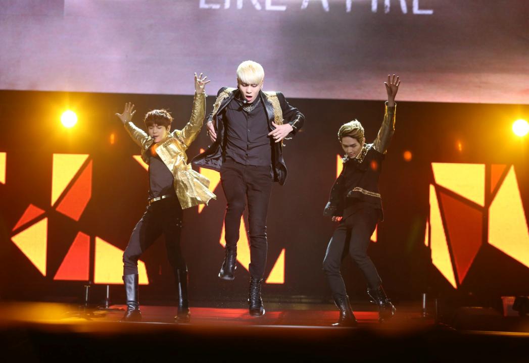 La boy band puso a bailar y cantar a sus seguidoras en la Arena Ciudad de México. 