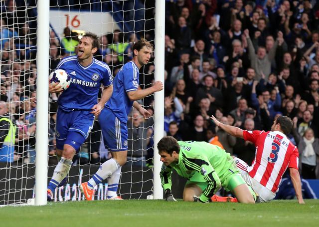 Lampard festejando su anotación 